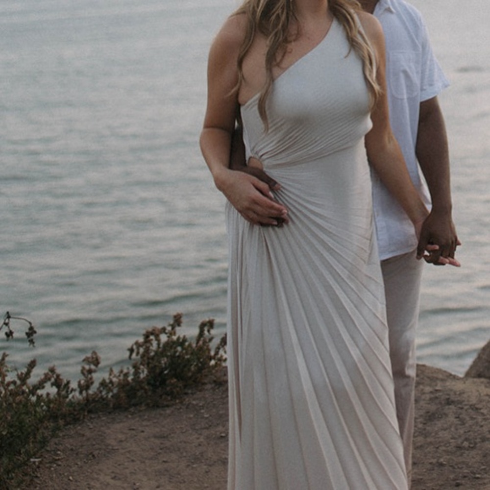 Elegant One-Shoulder Sleeveless Gown